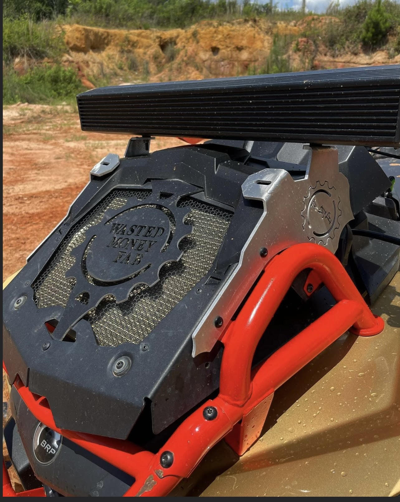 OUTLANDER LIGHTBAR/SOUNDBAR MOUNT